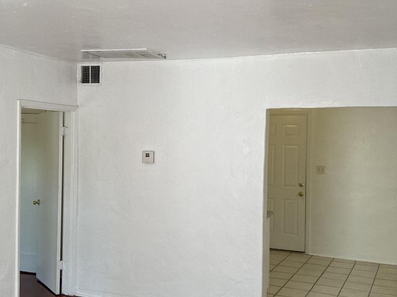 3rd image of 1000 E Water St #10790347