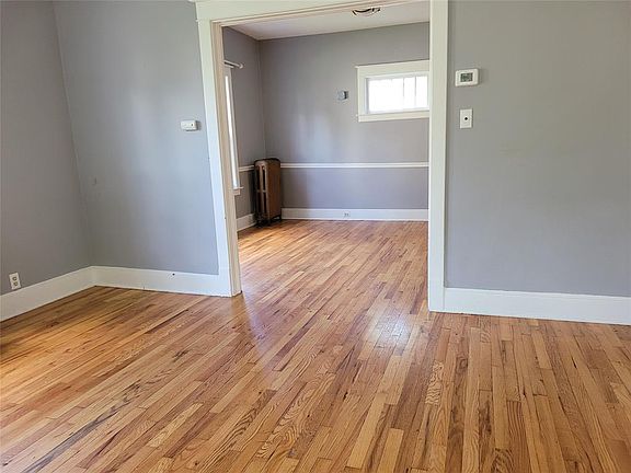 3rd image of 7 Esther Ave