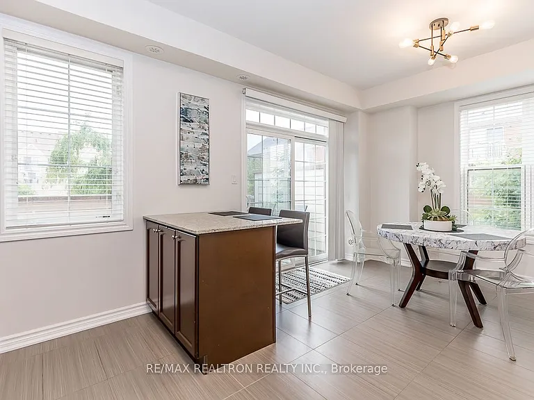 28 Donald Buttress Blvd W — Photo 22