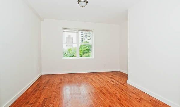2nd image of 104 Manhattan Ave