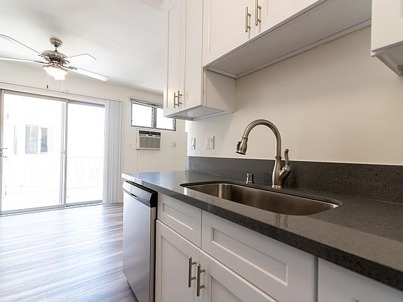 5th image of 868 W Knoll Dr #9