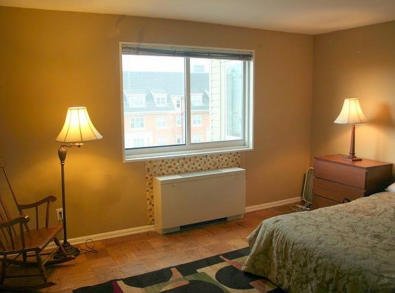 1st bedrm, room for 2 beds