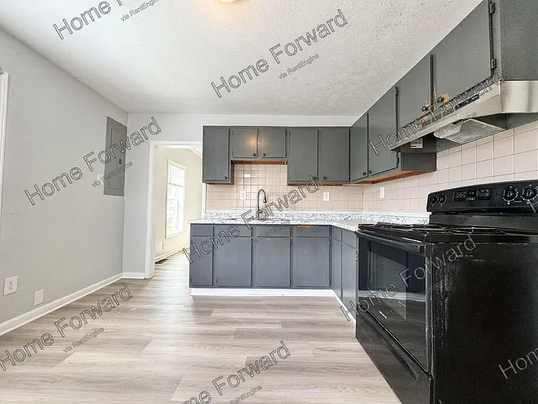 90 E Walnut St — Photo 6