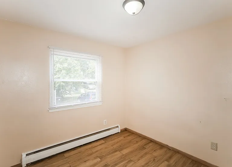 1015 York Ave — Photo 10