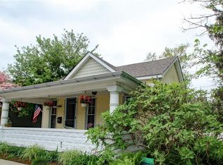 150 N Main St, Zionsville, IN 46077