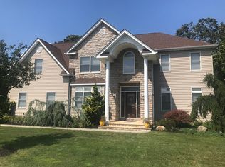 3 Nestle Ct, Bohemia, NY 11716
