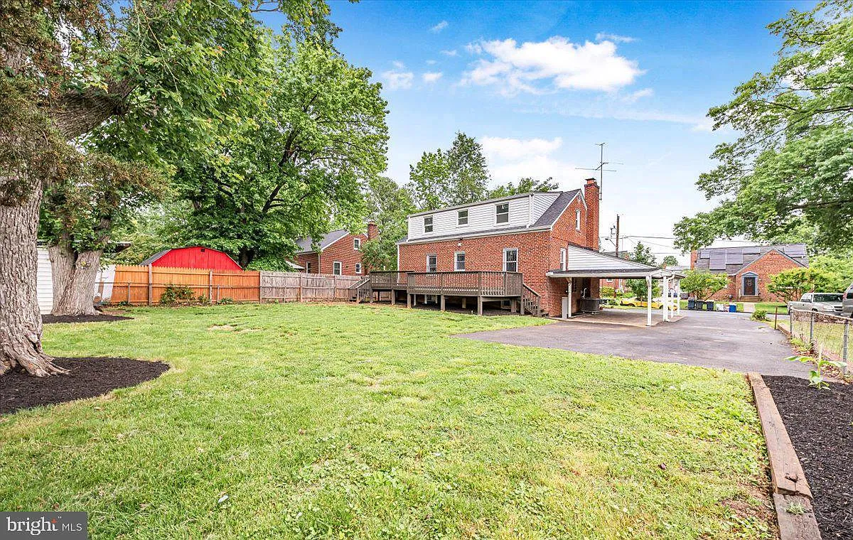 6 bed, 3.0 bath, 2808 sqft, $3,900 — Photo 3