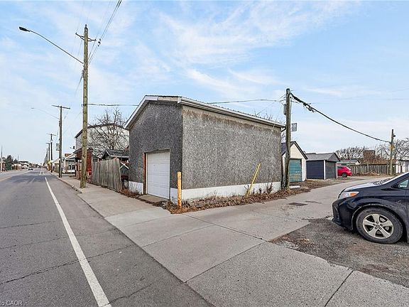 5th image of 240 Paling Ave