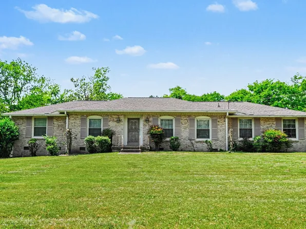 106 Oak Pl, Hendersonville, TN 37075