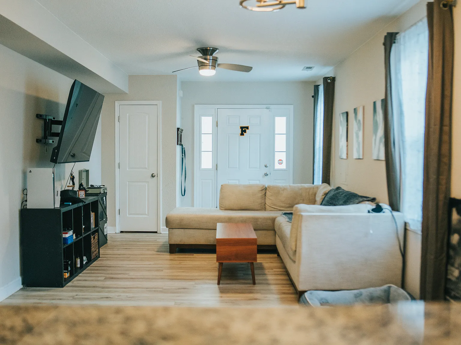 3 bed, 2.0 bath, 1514 sqft — Photo 4