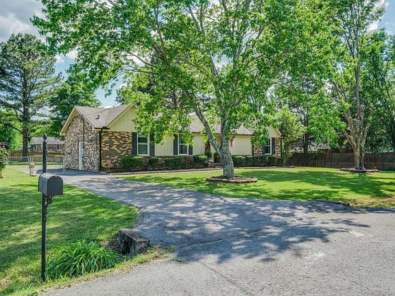 3rd image of 104 General Featherstone Dr