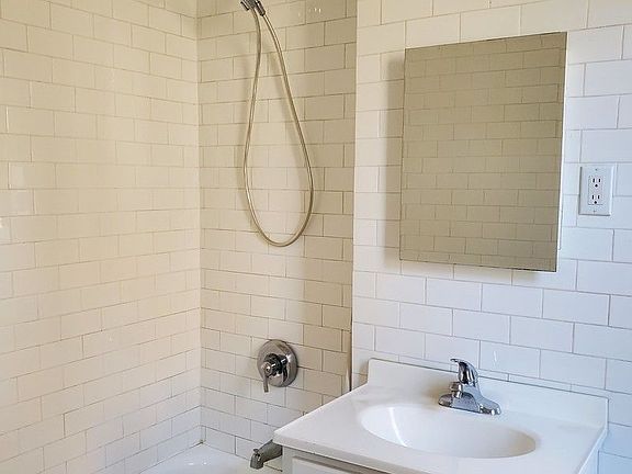 5th image of 427 W 51st St APT 6F