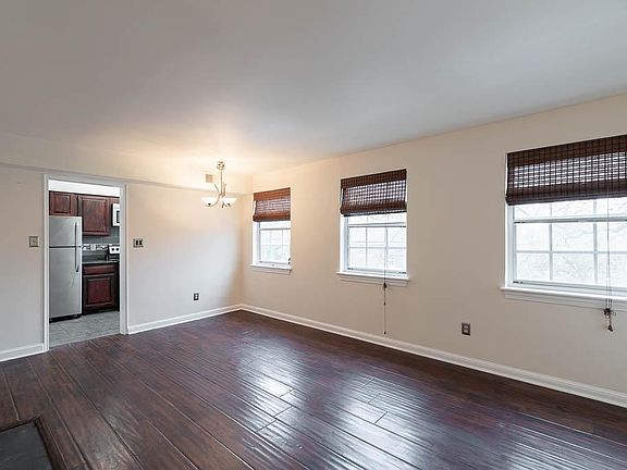 5th image of 2103 N Scott St APT 88