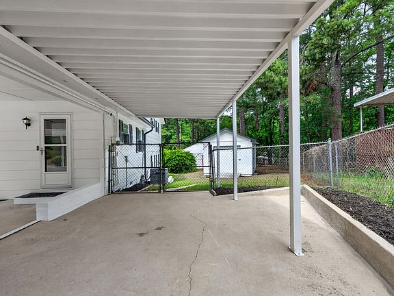 4th image of 2106 Southgate Dr