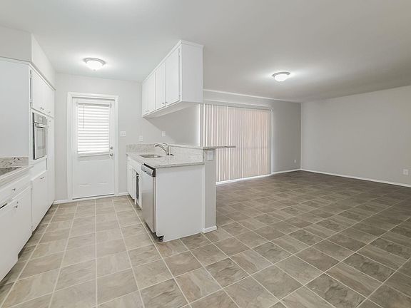 4th image of 1215 E Broadmor Dr