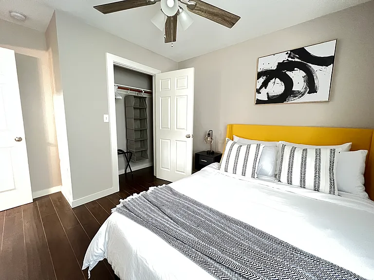 708 S Olive St — Photo 8