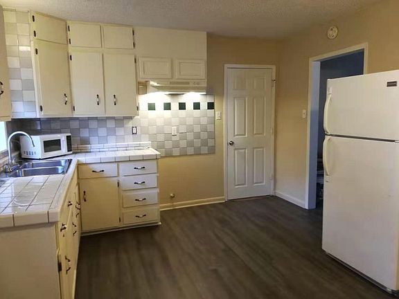 5th image of 2527 27th Ave N