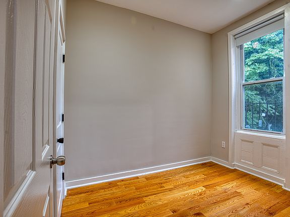 5th image of 1104 Jefferson Ave #2