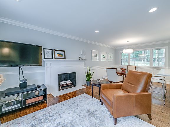 2nd image of 2316 Oriole Dr