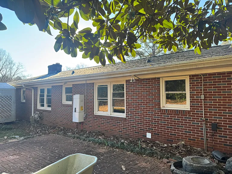 209 Brook St — Photo 18