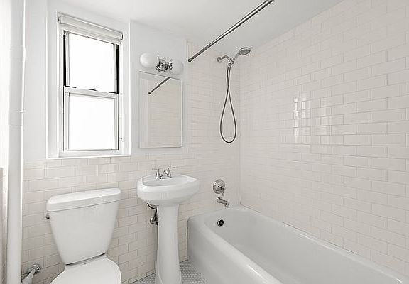 5th image of 333 E 43rd St APT 517