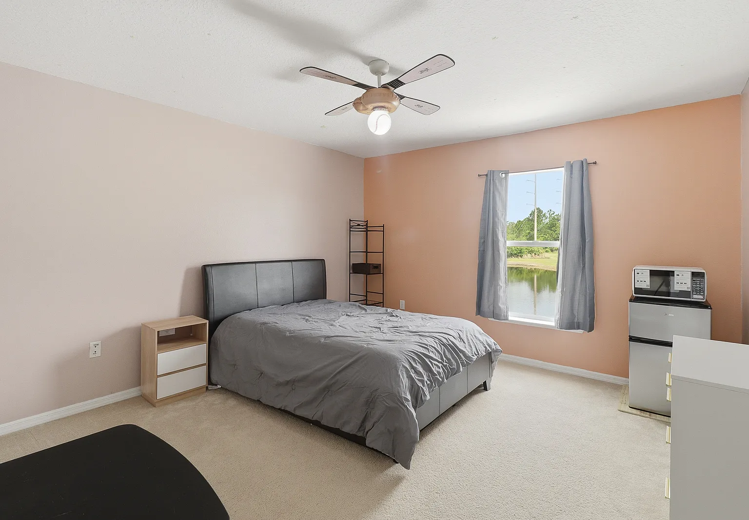 4 bed, 2.5 bath, 2790 sqft, $900 — Photo 4