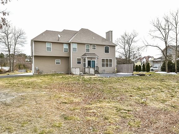5th image of 12 Sweetberry Ave