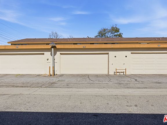 4th image of 9643 Karmont Ave