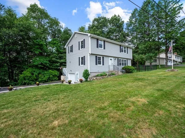 31 Hemlock Dr, Millbury, MA 01527