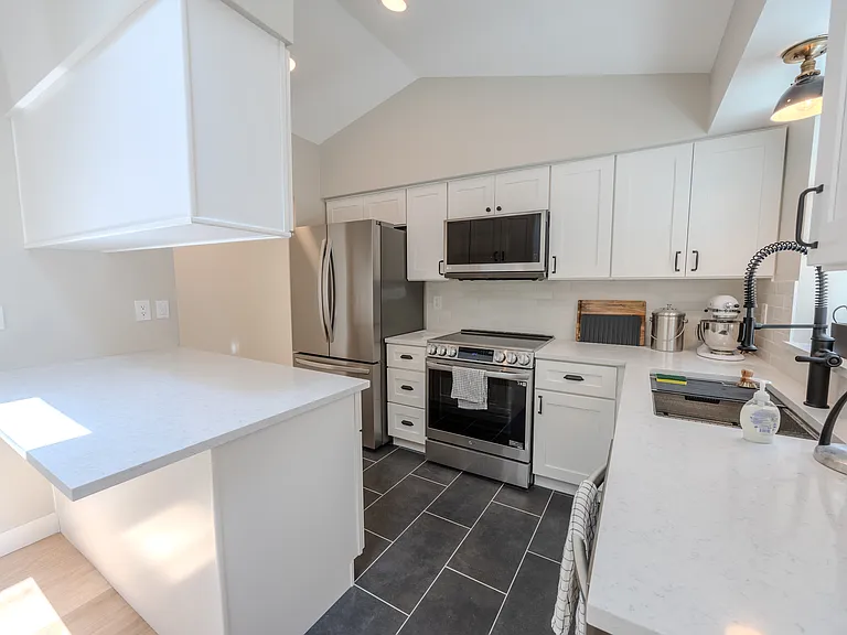 9224 Woodlawn Ave N — Photo 6