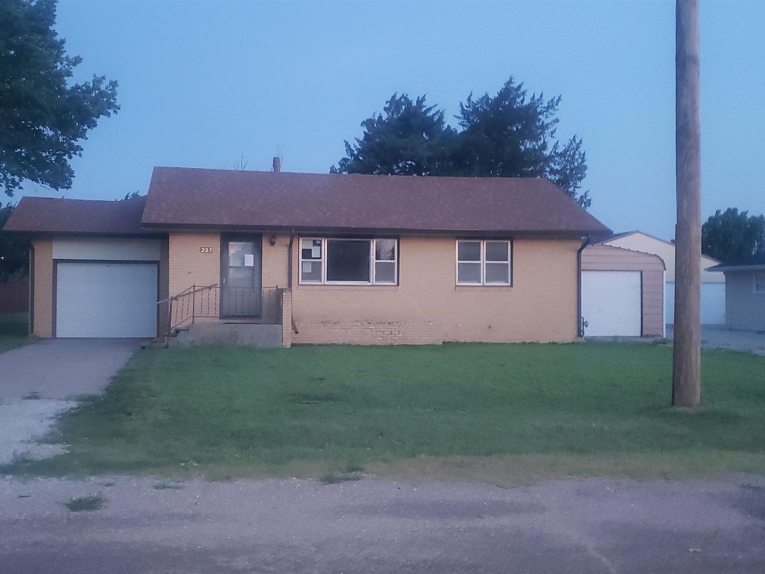 203 Maple St, Burdett, KS 67523 Zillow