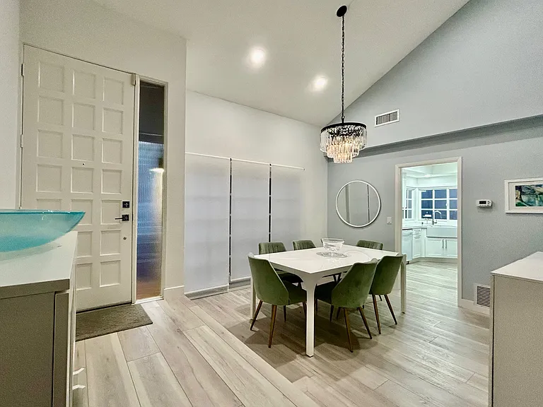 446 Vista Roma — Photo 2