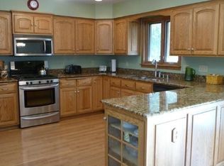2370 Hillsdale Dr W, Brookfield, WI 53005