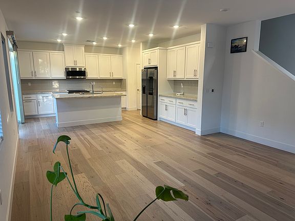 2nd image of 402 N Estes Way