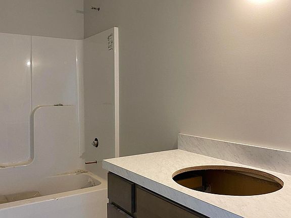 5th image of 3362 Rosewood St
