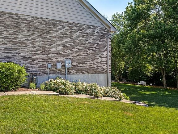 3rd image of 10114 Meadow Woods Ln