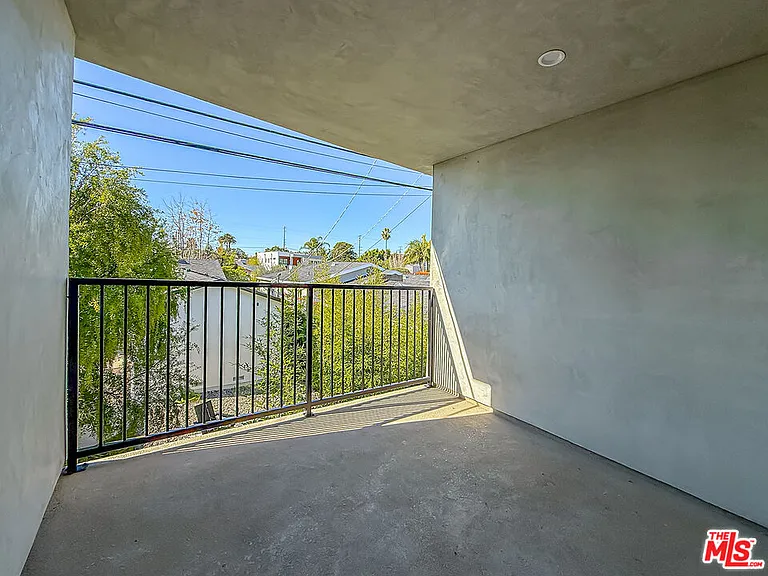 2617 Veteran Ave — Photo 11