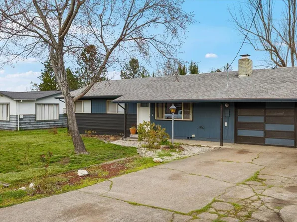 209 Corcoran Ln, Central Pt, OR 97502