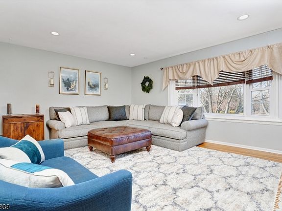 2nd image of 2 Highfield Ct