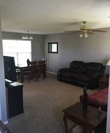 3rd image of 605 Oxford Ln