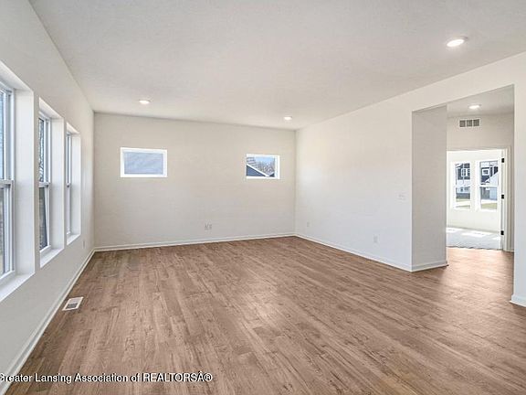 5th image of 3215 E Crandell Dr