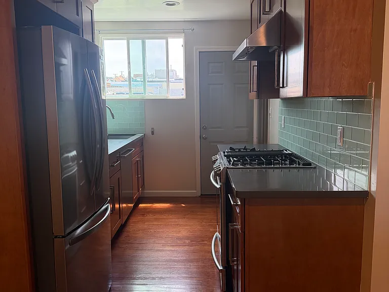 2027 Lawton St — Photo 4