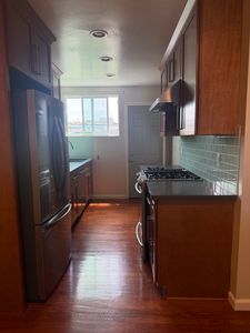 2027 Lawton St - Main Image