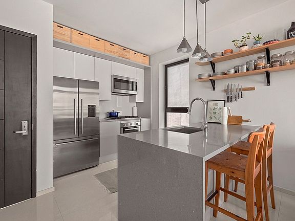 3rd image of 29 Lexington Ave APT 4B