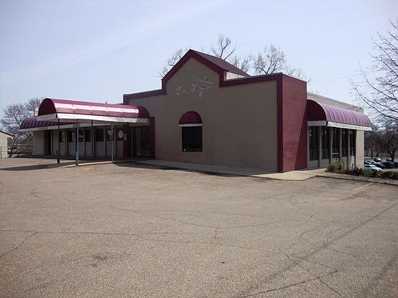 2nd image of 2176 7th St W