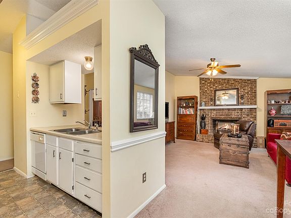 3rd image of 3405 Winchelsea Dr