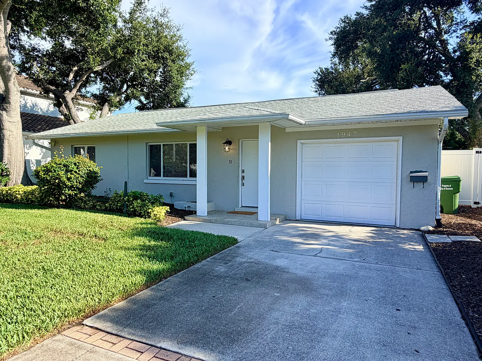 1947 Magnolia St — Photo 3