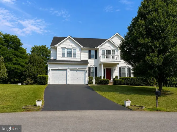 32 Lilburn Dr, Bunker Hill, WV 25413
