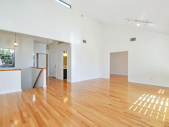 2nd image of 15 KNOLL Drive