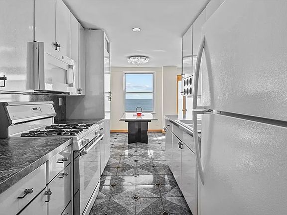 2nd image of 50 Brighton 1st Rd APT 6K
